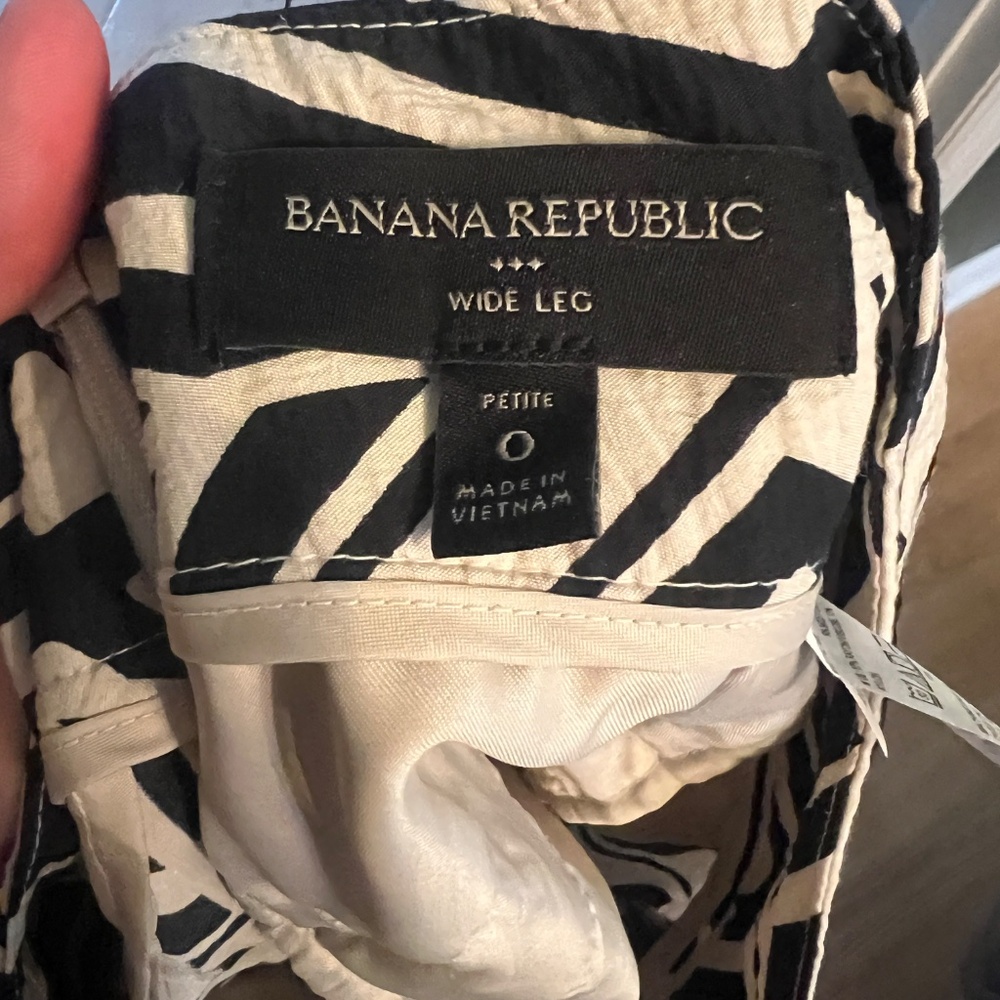 Banana Republic Pleated Wide-Leg Pant - Picture 3 of 3